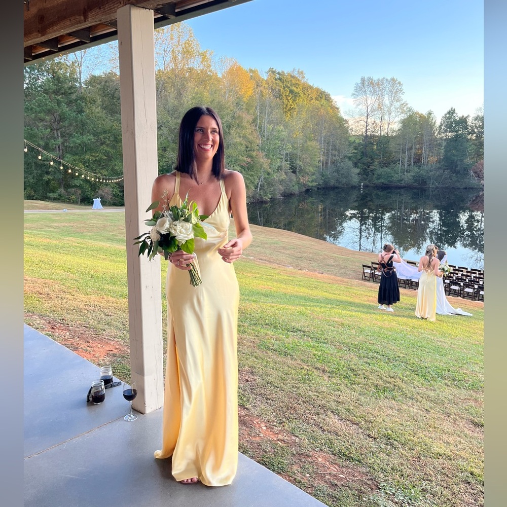 Show me your MuMu Anderson yellow dress! - Picture 3 of 7